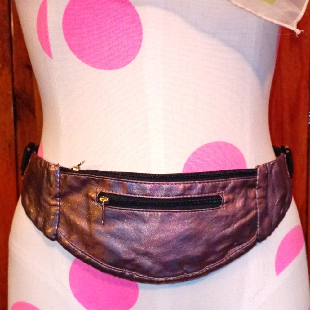 🆓 With $25 Dollar Purchase! Icing (fanny pack) Claire's